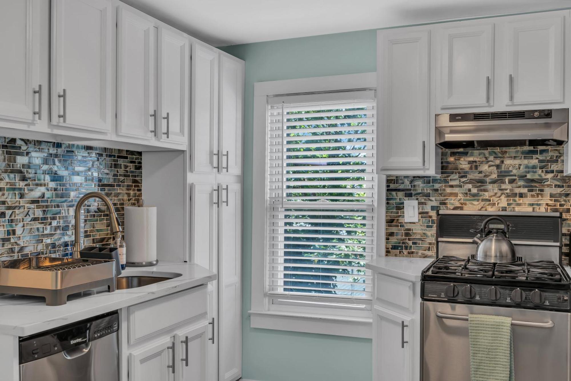 6-Min Walk To Asbury Park & Og Main St - Updated & Cozy Apartment In Historic Ocean Grove - Fire Pit & Patio - Fast Wi-Fi מראה חיצוני תמונה